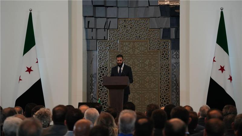 Syriens Übergangspräsident Scharaa stellt eine neue Regierung vor.  
