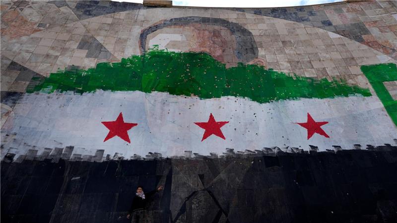 Trump kündigt Aufhebung der Sanktionen gegen Syrien an Syriens neue Führung bemüht sich um eine Annäherung an die internationale Staatengemeinschaft.