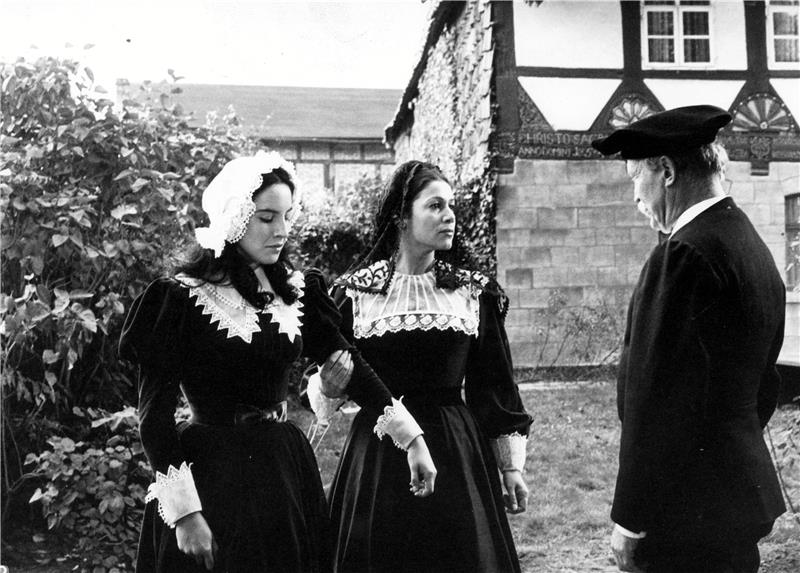 Szene aus „Grete Minde“ in Hornburg mit Katerina Jacob, Hannelore Elsner, Hans Christian Blech (v.li.).  Foto: Universal