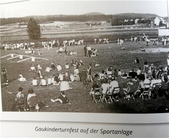 Szenerie eines Gaukinderturnfestes in Dörnten in der ersten Hälfte des vergangenen Jahrhunderts. Archivfoto: Privat