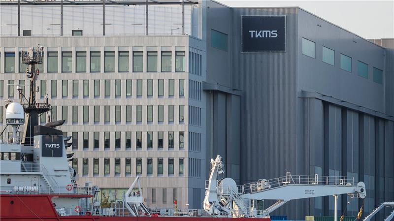 Deutschlands größte Marinewerft TKMS wird eigenständig TKMS wird eigenständig und geht an die Börse. hyssenkrupp behält allerdings mit 51 Prozent die Mehrheit an Deutschlands größtem Marineschiffbauer.