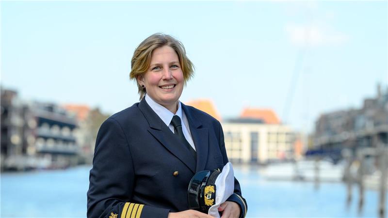 Taalke Middents steuert Containerschiffe um die halbe Welt Taalke Middents ermutigt junge Frauen, bei der Berufswahl die maritime Branche in den Blick zu nehmen.