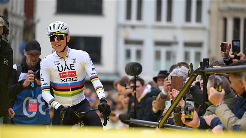 Rekord-Sieger: Pogacar ist der König von Flandern Tadej Pogacar beim Start in Antwerpen.