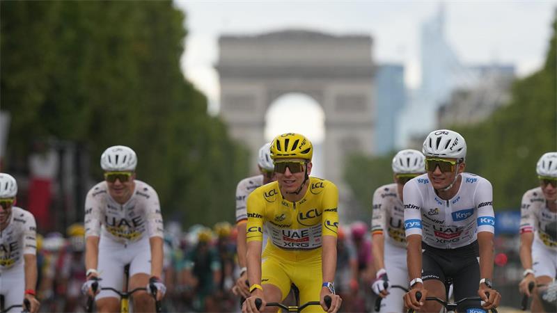 Tadej Pogacar triumphiert bei der Tour de France