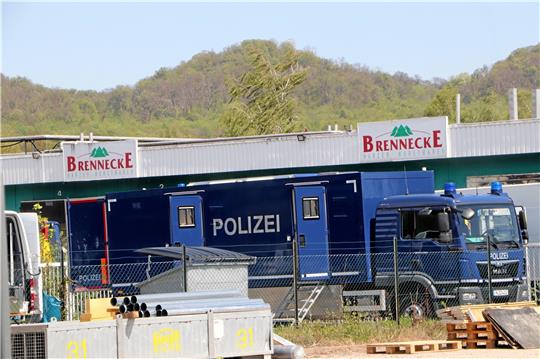 Tagelang ist die Polizei auf dem ehemaligen Betriebsgelände mit der Beweissicherung beschäftigt. Archivfoto: Gereke