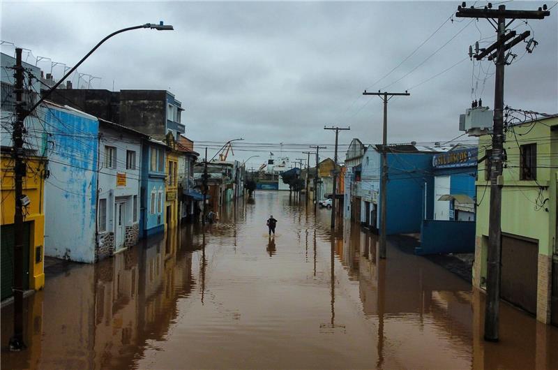 Mindestens 66 Tote bei Überschwemmungen in Brasilien Tagelanger Regen hat die Gegend um Porto Alegre überflutet.