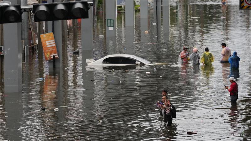 Tagelanger Starkregen hatte das Hochwasser ausgelöst.