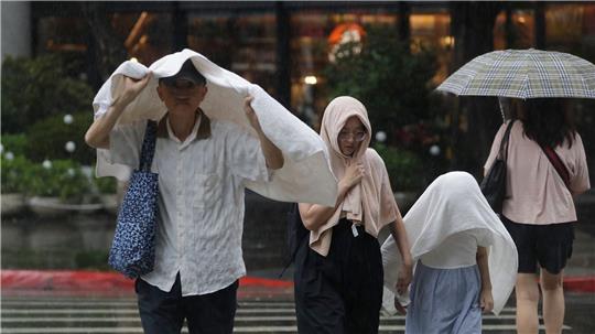 Taifun „Danas“ brachte Regen und heftige Winde mit sich. 