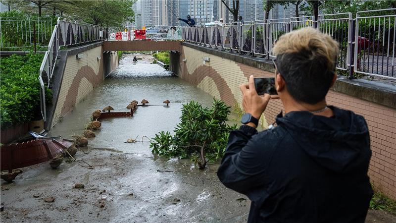 Taifun „Ragasa“ sorgt auch in Hongkong für schwere Schäden. 