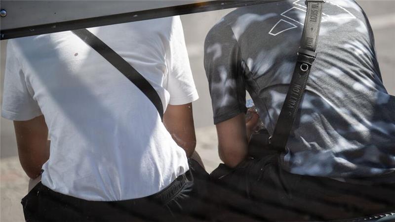 Dubai sein ist alles - oder? Was dieses Jahr angesagt war Talahons werden junge Männer genannt, die häufig mit einer Umhängetasche und Jogginghose unterwegs sind. (Archivbild)