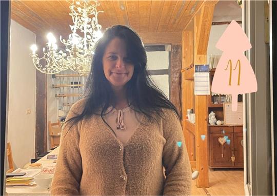 Tanja Dammann backt jedes Jahr die „Schoko-Schneebälle“.  Fotos: Rennwanz
