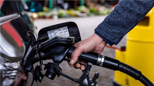 Tanken ist in Deutschland zurzeit sehr teuer. (Symbolbild)