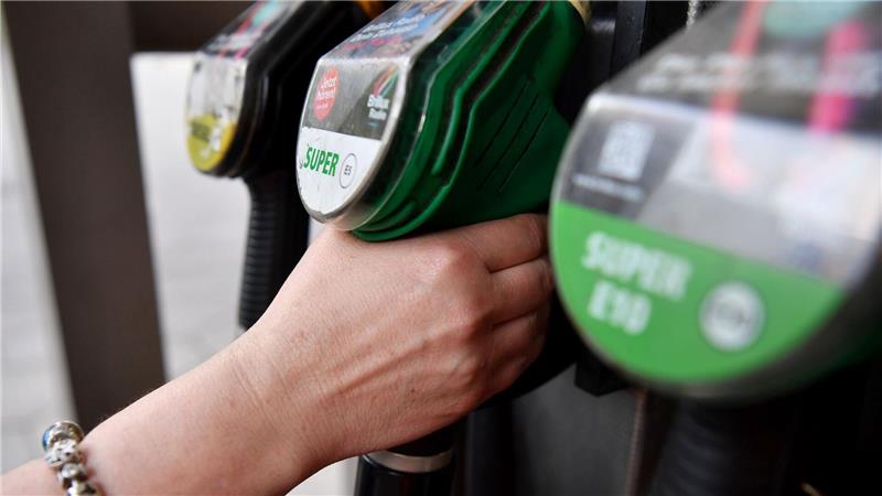 ADAC: Spritpreise nach Nahost-Entspannung noch zu hoch Tanken ist noch immer teurer als vor der Eskalation in Nahost - dabei ist der Ölpreis wieder gefallen.