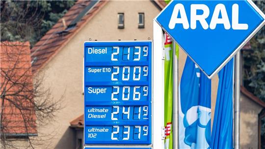 Tanken ist teuer geworden. (Symbolbild)