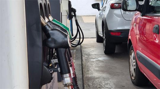 Tanken ist teuer wie nie. (Symbolbild)