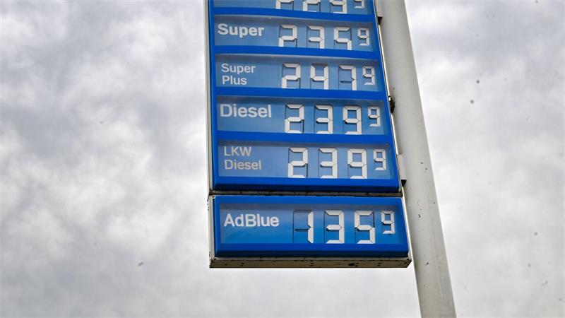 Tanken wird immer teurer - Benzin ist bereits auf einem Rekordhoch, nun ist auch Diesel nicht mehr weit entfernt. (Archivbild)