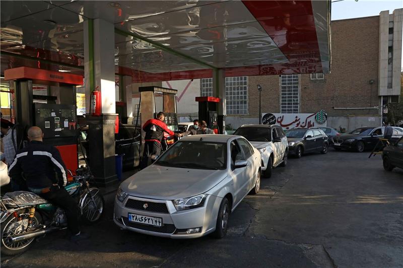 Iran sieht Israel hinter Hackerangriff auf Tankstellen Tankstelle in Teheran. Irans Regierung hat seinen Erzfeind Israel für einen mutmaßlichen Hackerangriff auf Tankstellen verantwortlich gemacht.