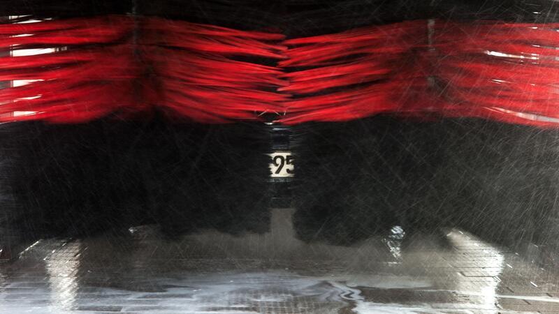 Glänzend sauber: So waschen Sie das Auto wie ein Profi Tanz der Walzen: Wer sein Auto pflegt, hält den Wertverlust gering.
