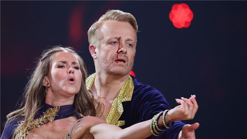 Tapfer tanzte Ross Antony weiter - trotz seiner Verletzung. 