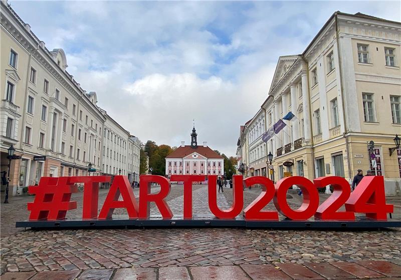 „Arts of Survival”: Tartu eröffnet Kulturhauptstadtjahr Tartu teilt sich den Titel «Kulturhausptstadt» mit Bodø in Norwegen und der österreichischen Region Bad Ischl und Salzkammergut.