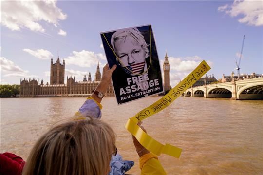 Tausende Demonstranten haben am Wochenende in London die Freilassung von WikiLeaks-Gründer Julian Assange gefordert.