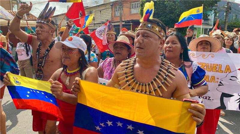 Klimagipfel in Brasilien: Tausende gehen auf die Straße Tausende Indigene und internationale Klimaschützer zogen durchs Zentrum der Millionenstadt Belém.