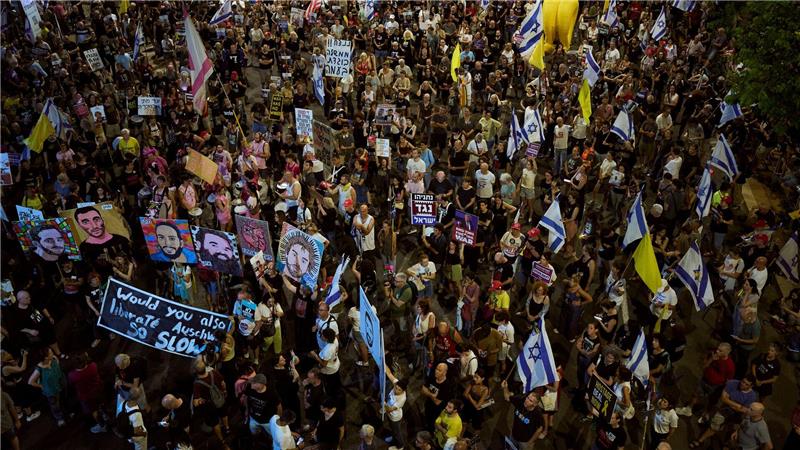 Gaza-Gespräche stocken - Streit um israelischen Truppenabzug Tausende Israelis demonstrierten in Tel Aviv und anderen Städten für die Freilassung der in den Gazastreifen verschleppten Geiseln.