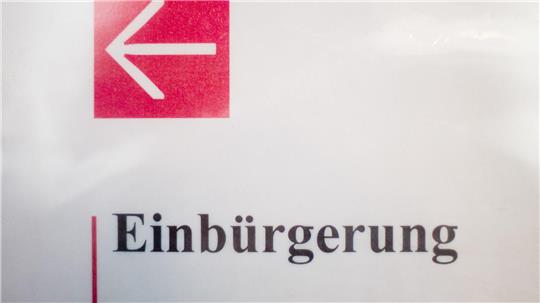 Tausende Menschen erhielten im vergangenen Jahr in den vier größten Städten Niedersachsens die deutsche Staatsangehörigkeit. (Symbolbild)