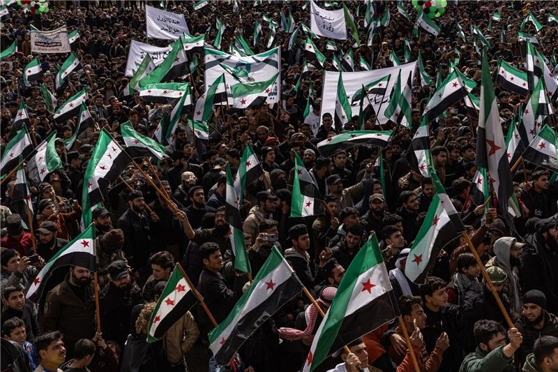 13 Jahre Krieg in Syrien: Tausende demonstrieren gegen Assad Tausende Menschen in Syrien haben zum Jahrestag des Kriegsausbruchs im Land gegen die Regierung von Machthaber Bashar Al-Assad demonstriert.