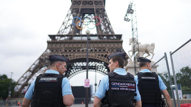 Olympia-Fieber und gedämpfte Sorgen: Paris vor dem Start Tausende Sicherheitskräfte schützen die Sommerspiele in Paris.