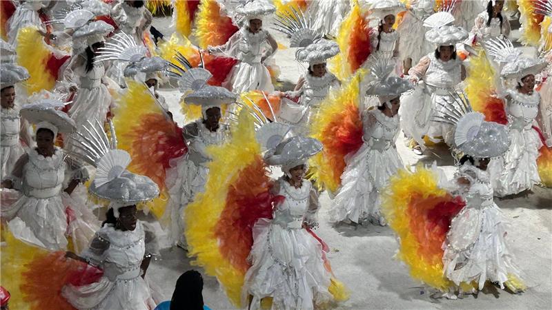 Tausende Tänzer und Musiker traten bei der „Parade der Champions“ bis in den frühen Sonntagmorgen auf. 