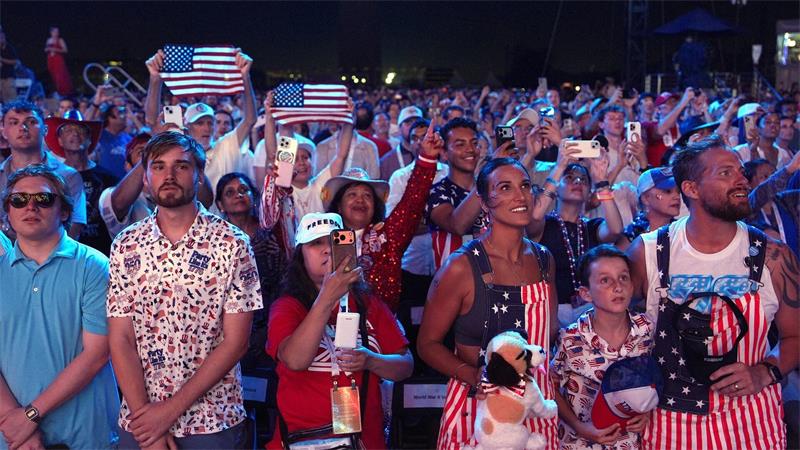Tausende Zuschauer hatten sich auf der National Mall in Washington versammelt.