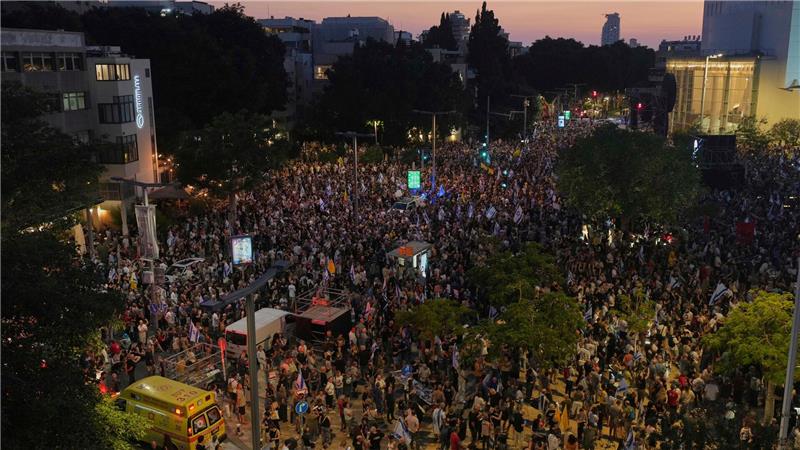 Tausende demonstrieren in Tel Aviv für ein Ende des Gaza-Krieges und die Freilassung der Geiseln.