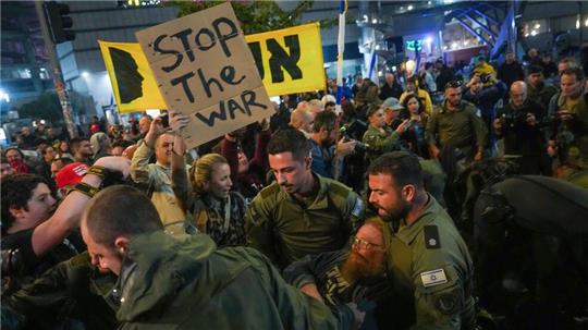 Tausende haben in Israel für einen Geisel-Deal demonstriert.