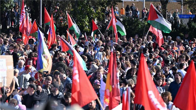 Rekordzahl gegen Gaza-Krieg auf der Straße Tausende haben sich in Berlin für eine Demonstration gegen den Gaza-Krieg versammelt.