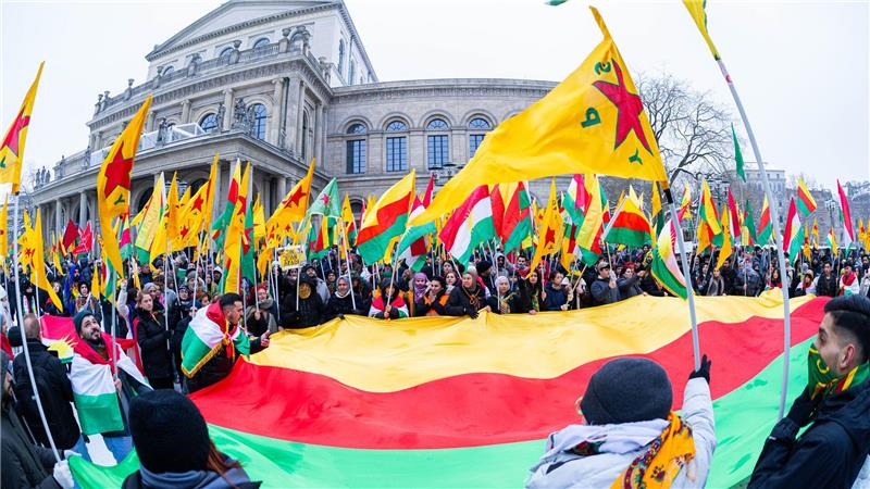 Tausende kamen am Samstag zu einer pro-kurdischen Demonstration in Hannover.