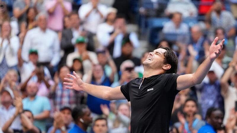 „Einfach bodenlos“: Zverev läuft Zeit für Titeltraum davon Taylor Fritz bejubelt den ersten Halbfinaleinzug bei einem Grand-Slam-Turnier seiner Karriere.