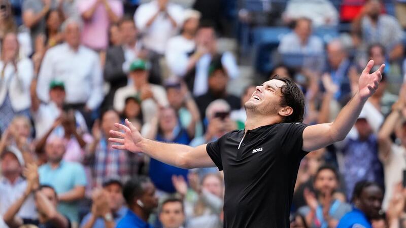 „Für die Ewigkeit“: US-Duell der Extreme elektrisiert Fans Taylor Fritz hofft nach dem Sieg über Alexander Zverev auf den großen Coup.