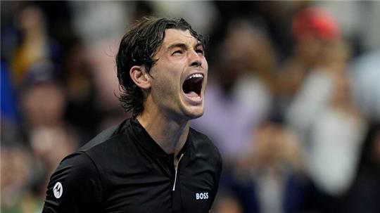 Taylor Fritz schreit seine Freude über den Finaleinzug heraus.