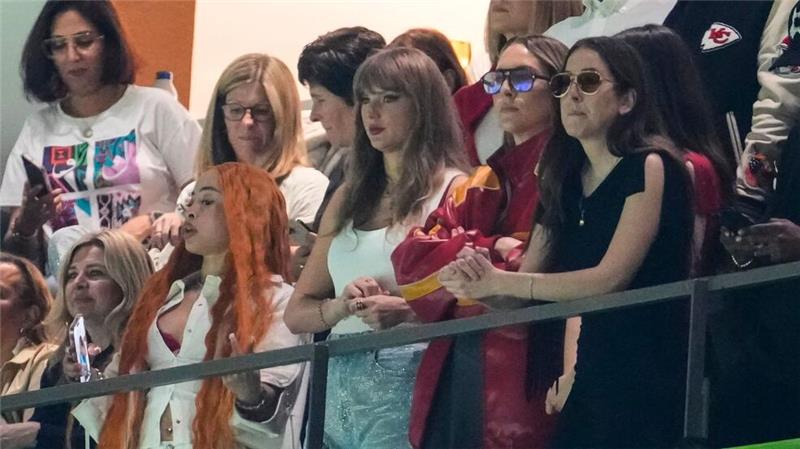 Eagles stoppen Chiefs im Super Bowl: „Das war es alles wert“ Taylor Swift (M) hatte keinen Grund zum Jubeln.
