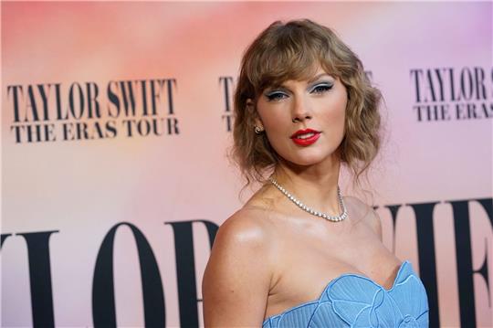 Taylor Swift kommt zur Weltpremiere des Films "Taylor Swift: The Eras Tour".