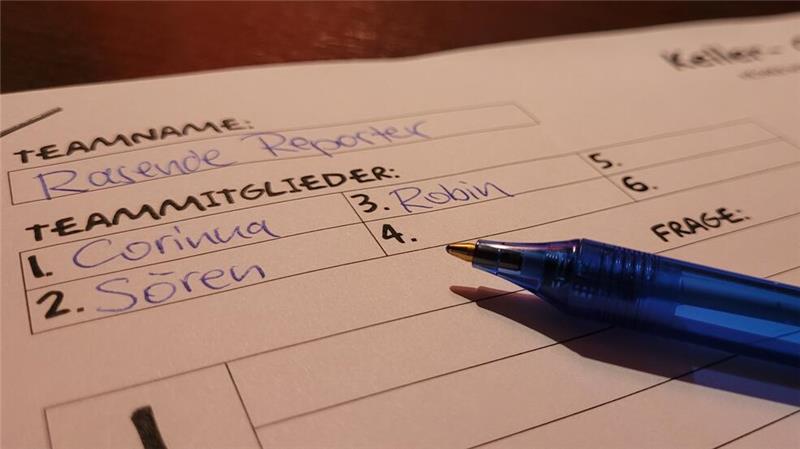 GZ-Redakteure testen ihr Wissen beim Clausthaler Kellerquiz Team „Rasende Reporter“ füllt den Fragebogen beim Kellerquiz aus.