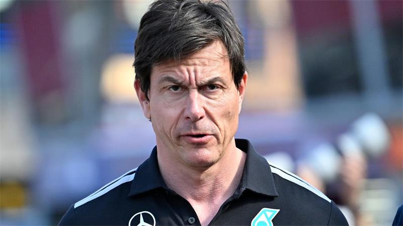 Teamchef Toto Wolff sieht Mercedes im Entwicklungsrennen im Rückstand. (Archivbild)