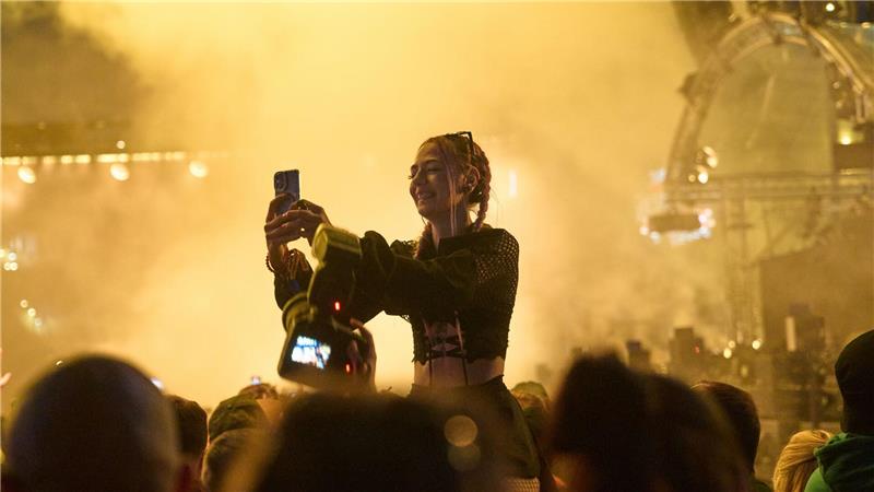 Technofans machen die Nacht zum Tage beim Festival „Nature One“.