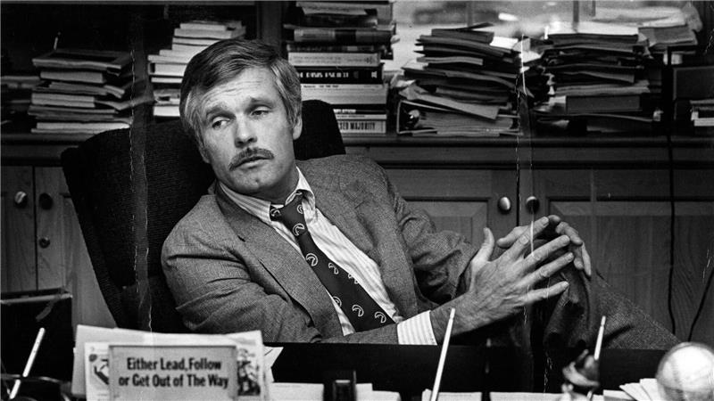 CNN-Gründer Ted Turner ist tot Ted Turner sitzt 1982 an seinem Schreibtisch im CNN Center.