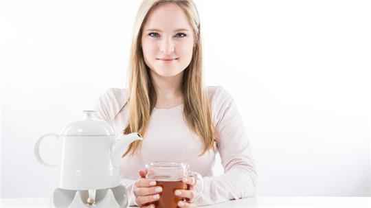 Teezubereitung ist ein einfacher Prozess, der jedoch Sorgfalt erfordert, um Geschmack und Wirkung jeder Sorte optimal zu entfalten.