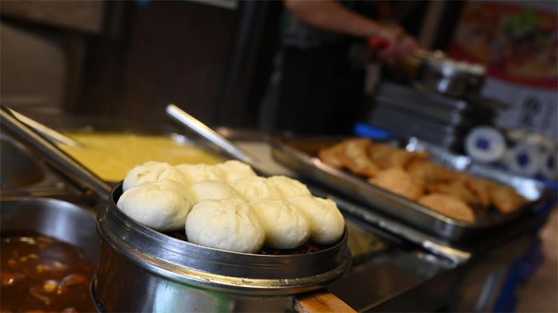 So frühstückt die Welt – ganz ohne Ernährungs-Hypes Teigtaschen namens Baozi mit ihren verschiedenen Füllungen sind in China ein beliebtes Frühstücksgericht.