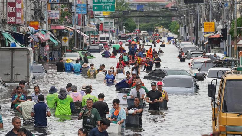 Hochwasser in Bangkok beeinträchtigt Luftverkehr Teile Bangkoks standen tagelang unter Wasser.