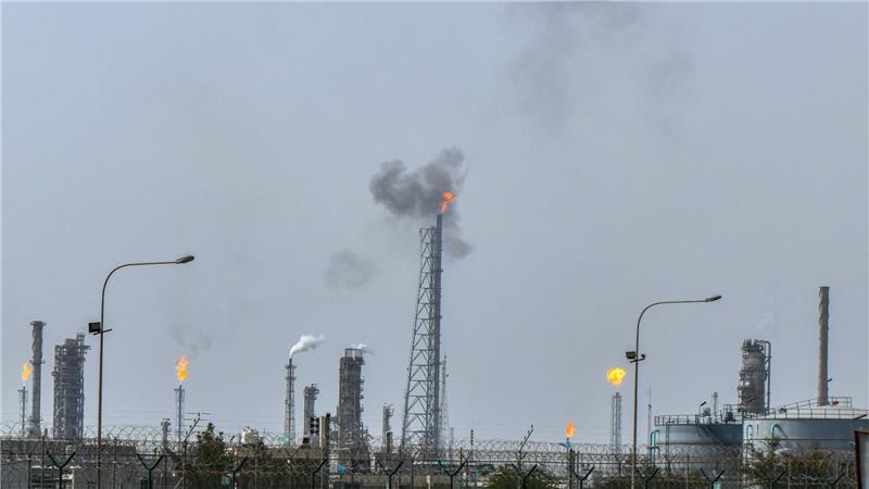 Teile der Mina Al-Ahmadi Ölraffinerie in Kuweit sind nach Drohnenangriffen abgeschaltet worden.