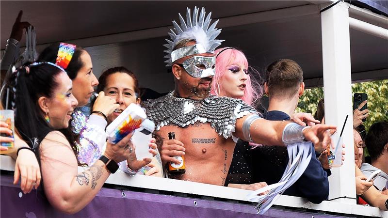 25.000 Menschen beim Bremer CSD Teilnehmer des Christopher Street Days (CSD). Tausende Menschen demonstrieren beim CSD in Bremen für ihre Rechte.